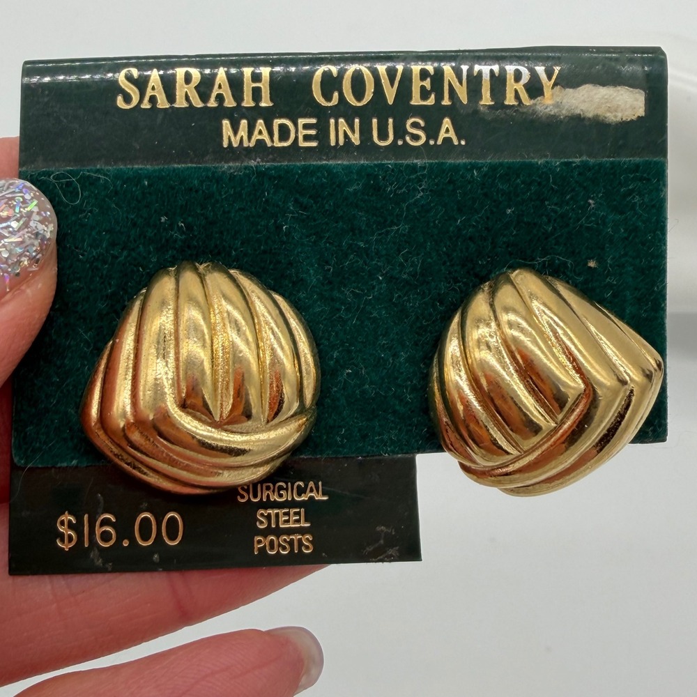 Vintage Sarah Coventry Gold Tone Shell Dome Earrings NOS Carded 80s‎ USA